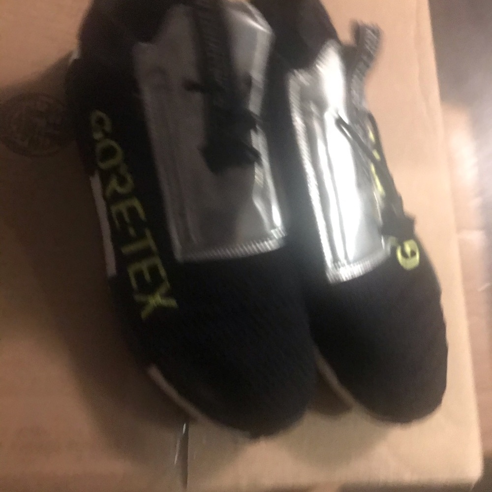 Sneakers NEW - Picture 3 of 4